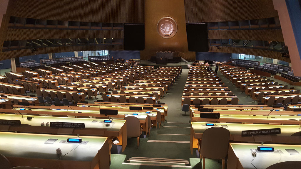 Das Herzstück des UN Gebäudes in New York City: Der Sitzungssaal für die Hauptversammlung der Vereinten Nationen.
